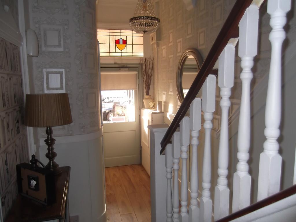 J'S Mayfair Guest House بلاكبول المظهر الخارجي الصورة